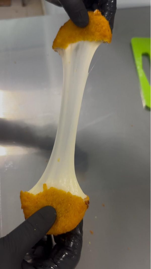 Котлеты для гамбургера с сыром Моцарелла Оригинальные в панировке 80мм 67г в/у, 1кг Chizio Котлеты для гамбургера с сыром Моцарелла Оригинальные в панировке 80мм 67г в/у, 1кг Chizio